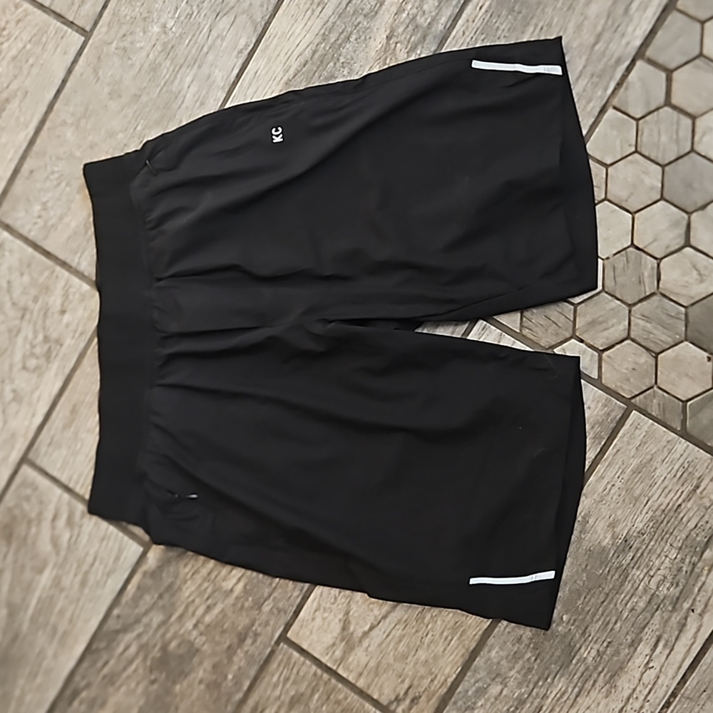 Kenneth Cole shorts size small